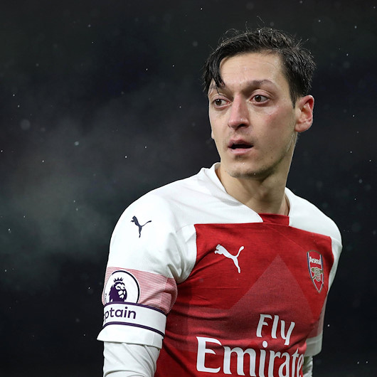 Mesut Özil futbol dünyasını şaşırtacak: Efsanenin teklifini kabul etti