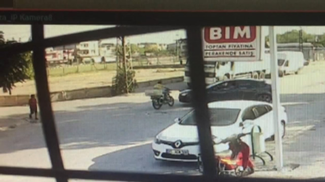 Motosikletle otomobilin feci kazası kamerada