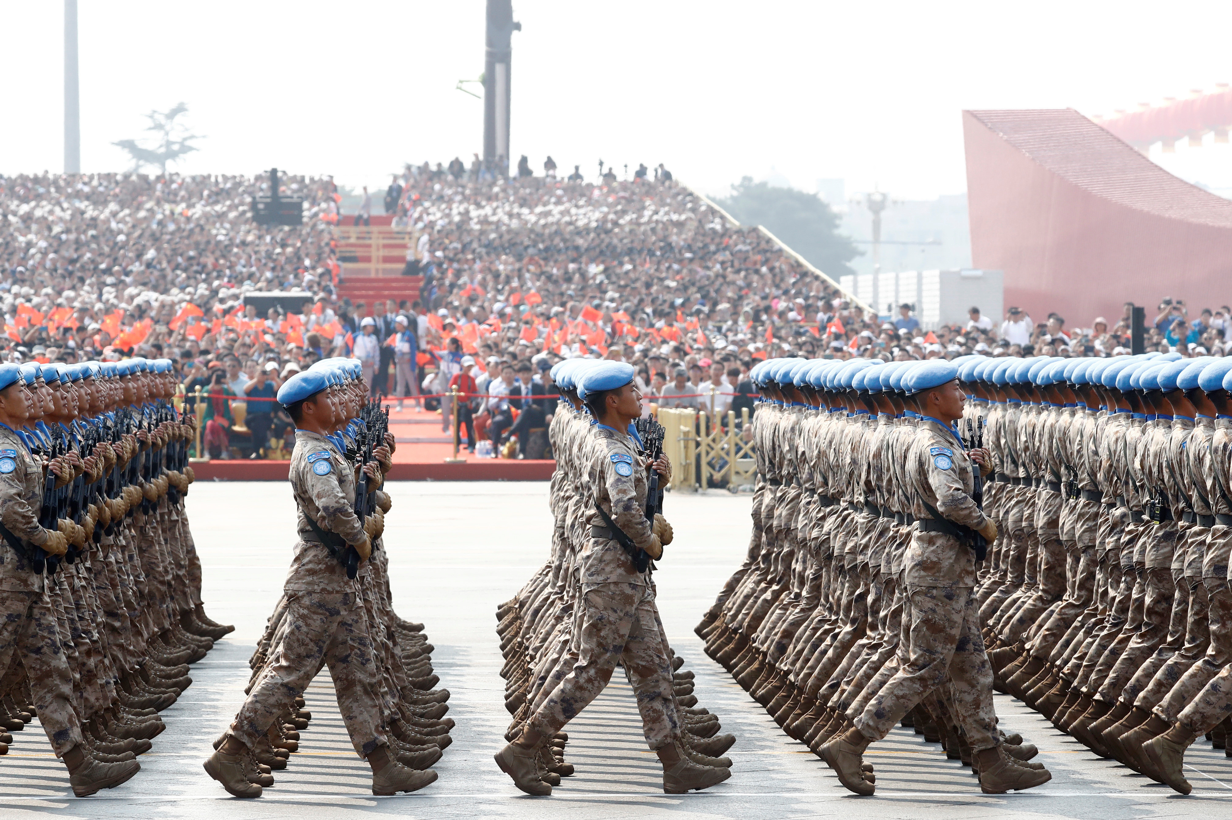 Китайский парад видео. Парад в Китае в честь 70 летия КНР. Парад НОАК 2019. Китайские военные пара. Китайский военный парад.