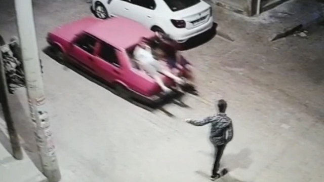 Otomobile sığmayınca bagaj da gittiler