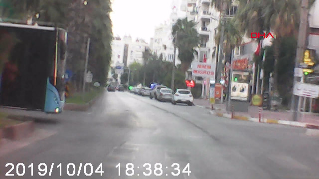 Otomobille otobüsün kazası kamerada