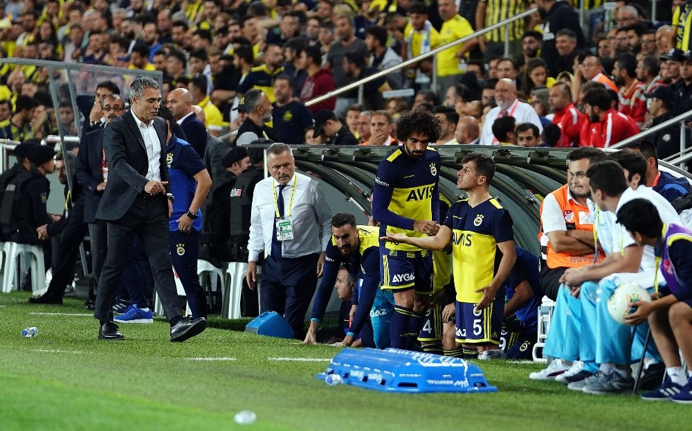 Antalyaspor'a 1-0 yenilen Fenerbahçe, teknik direktör Ersun Yanal yönetiminde Kadıköy'de ligdeki ilk yenilgisini aldı.