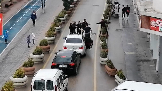 Yayalara hem yol vermediler hem de saldırdılar