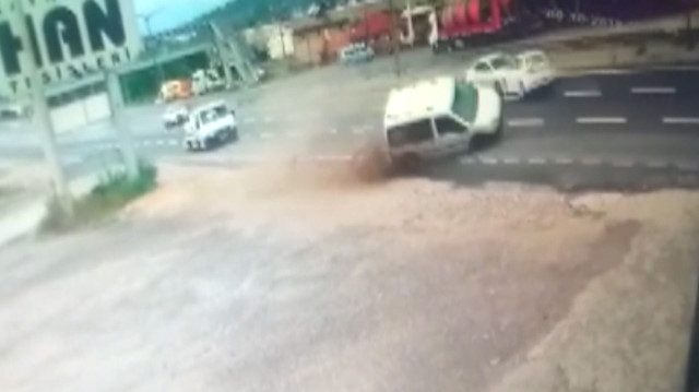 Trafikte makas atan sürücü kazaya neden oldu