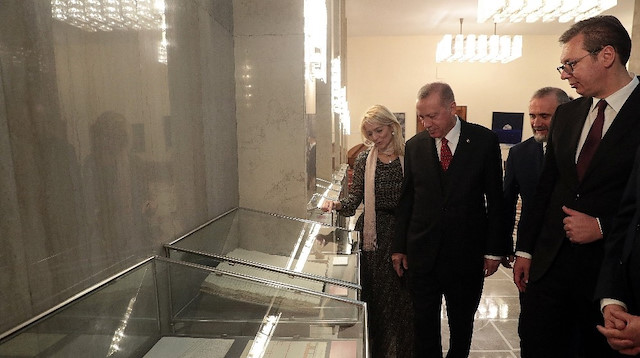 Cumhurbaşkanı Erdoğan Sırbistan’da arşiv sergisini gezdi