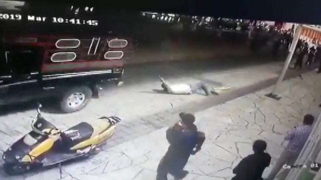 Meksikada sözünü tutmayan belediye başkanını komyonete bağlayıp sürüklediler