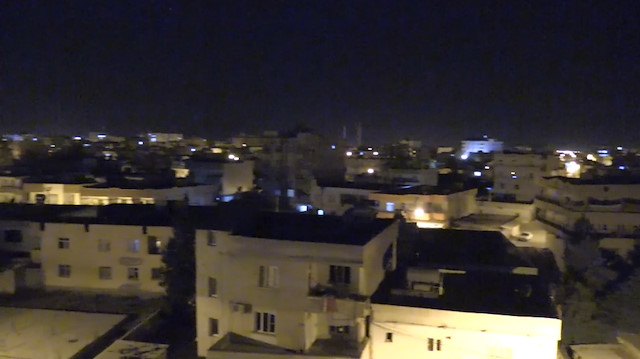 Sıfır noktasında camilerden sela ve dua sesleri yükseldi