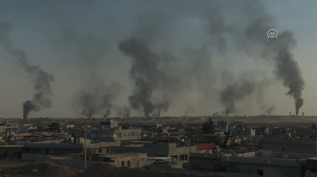 Terör örgütü Tal Abyad'da lastik ve mazot yakıyor