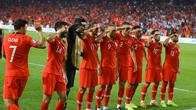 Milli takımımız Mehmetçik'e selam durdu