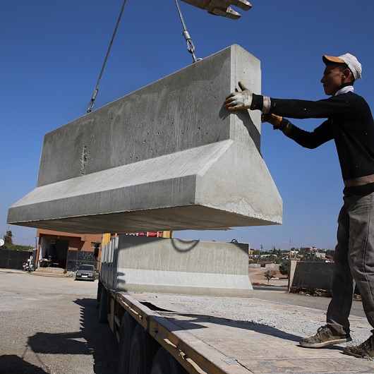Mehmetçik için sınır birliklerine 9 tonluk kurşun geçirmez beton blok