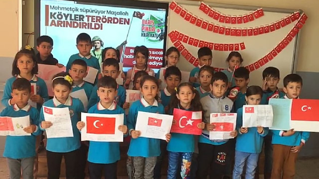 Sivaslı minik öğrencilerden Barış Pınarı Harekatı'na destek