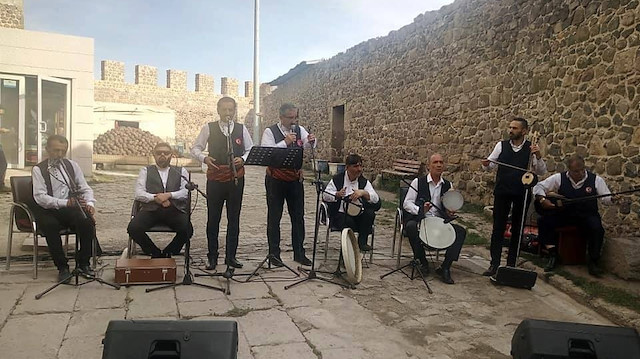 Erzurumlu sanatçıdan Barış Pınarı için özel beste