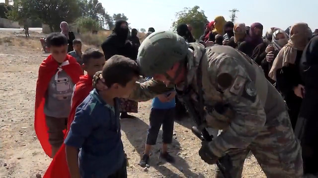 TSK'dan duygulandıran video: Sevgi ve şefkatin pınarı Mehmetçik