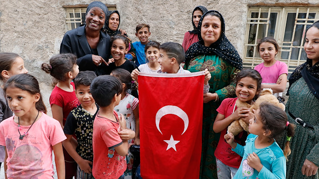 ABD'li sanatçı Della Miles'ten Barış Pınarı Harekatı'na destek