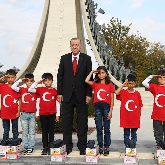 Cumhurbaşkanı Erdoğan’a öğrencilerden asker selamı