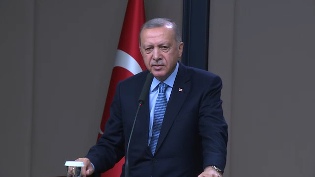 Erdoğandan süre uzatılsın diyen Macrona: Bu tür şeyleri teröristlerle görüşüyor