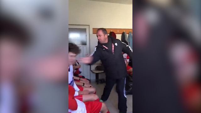Genç futbolcuları tokatlayarak küfürler yağdırdı!