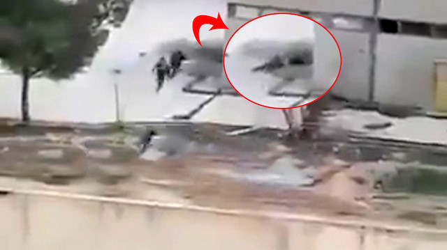 Sızma girişimindeki teröristler Mehmetçiğimiz tarafından vurularak etkisiz hale getiriliyor