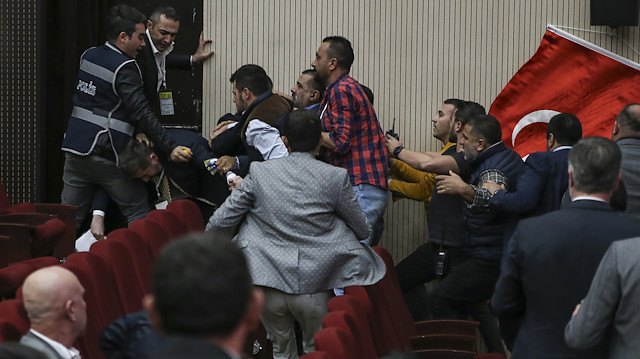 Ankaragücü olağanüstü genel kurulunda kavga