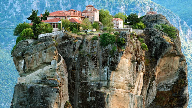 Havada asılı bir şehir: Meteora