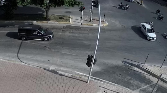 Motosikletli gençler ölümden döndü