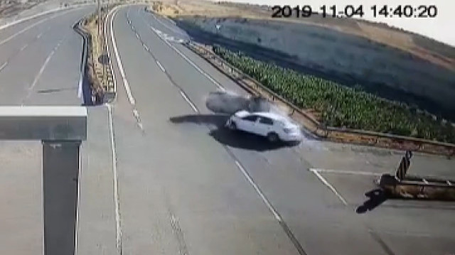 6 kişinin yaralandığı feci kaza MOBESE kamerasına yansıdı