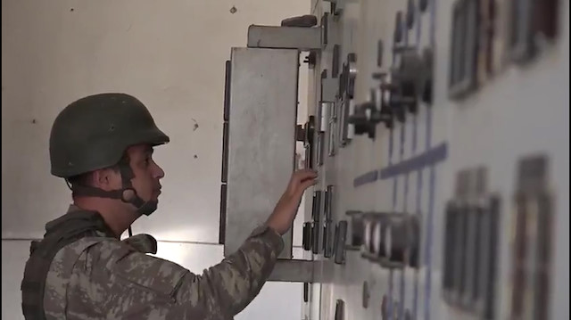 Mehmetçik Rasulaynda elektrik sorununu da çözüyor