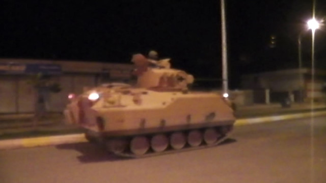 Sınıra zırhlı araç sevkiyatı devam ediyor
