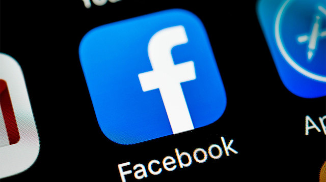 Facebook telefon kamerasından kullanıcıları izliyor