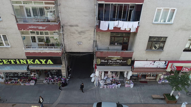 Samsun'da apartmanın artından yol geçiyor