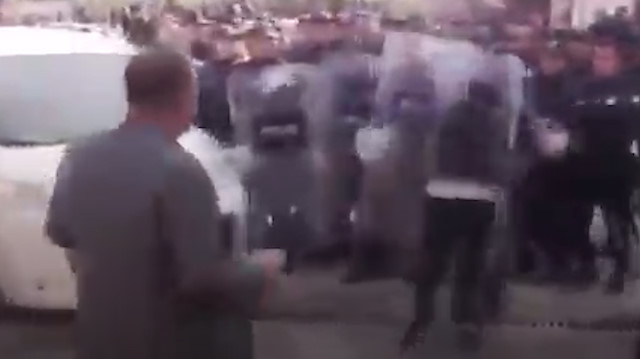 HDP'li vekil Ayşe Sürücü polis kalkanına kafa attı