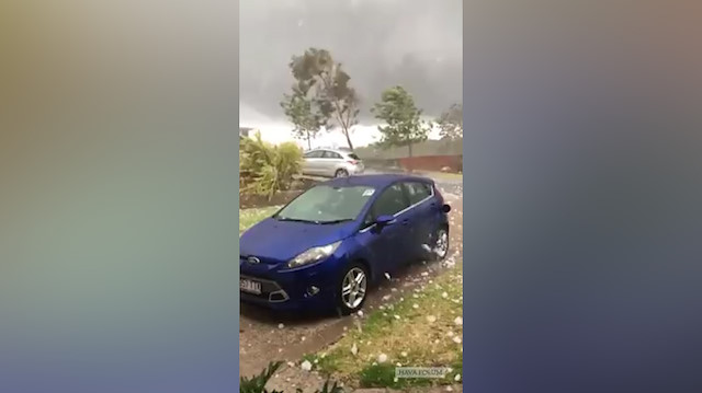 Avustralya'da devasa boyutta dolu yağdı