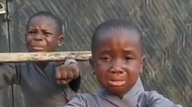 Afrikalı çocuklara Çin işkencesi