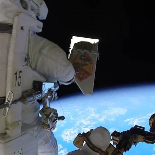 Astronot uzaya çöp atarken görüntülendi