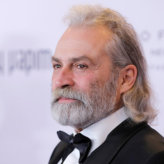 Haluk Bilginer Emmyde en iyi erkek oyuncu seçildi