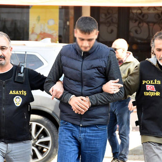 Kendisini 'polis' olarak tanıtmıştı