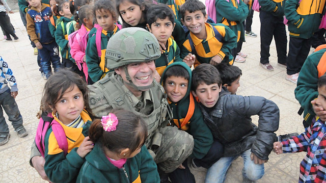 Tel Abyad'da teröristlerin tahrip ettiği okul onarılarak eğitime açıldı