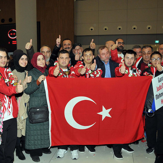Dünya Judo Şampiyonasından madalya ile dönen özel sporcular coşkuyla karşılandı