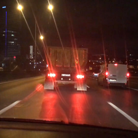 E-5te hafriyat kamyonuyla defalarca makas attı