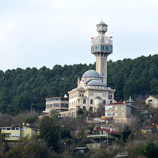 İstanbul manzaralı minareli kütüphane