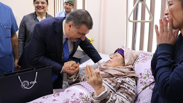Özbek kadından Bakan Koca’ya duygulandıran sözler: Türkiye her zaman muvaffak olsun