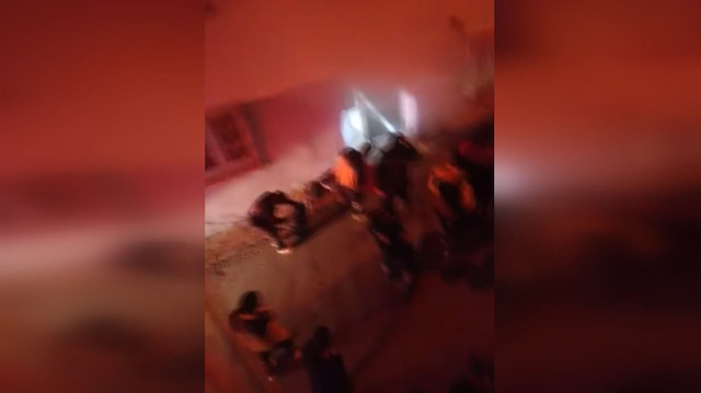 Kahraman itfaiyeci, bir kadını yanmaktan son anda kurtardı
