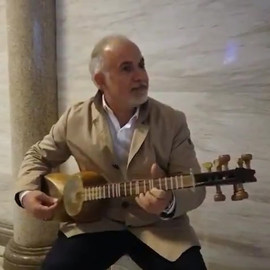 Kerem Kınık Azerbaycan metrosunda tarla Çırpınırdı Karadenizi çaldı