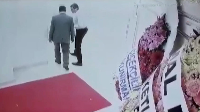 Düğün salonlarına dadanan sahte garson düğün sahiplerinden bahşiş topluyor