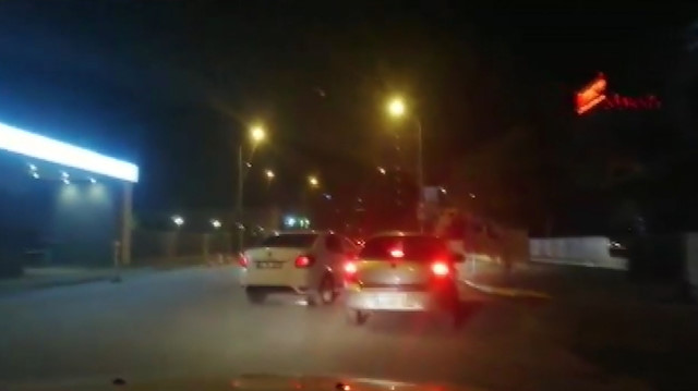 Film gibi operasyon: Polis silah satıcısının önünü kesti