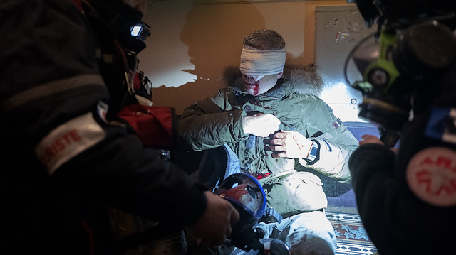 Fransa'daki gösterilerde AA foto muhabirinin vurulma anı kameralara yansıdı