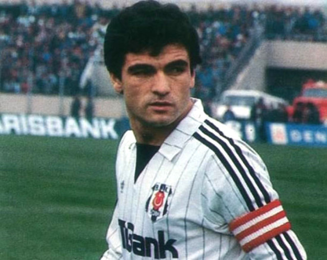 Rıza Çalımbay, futbolculuk döneminde Beşiktaş'ta sembol olmuş, birçok şampiyonluk ve kupa kazanmıştı.