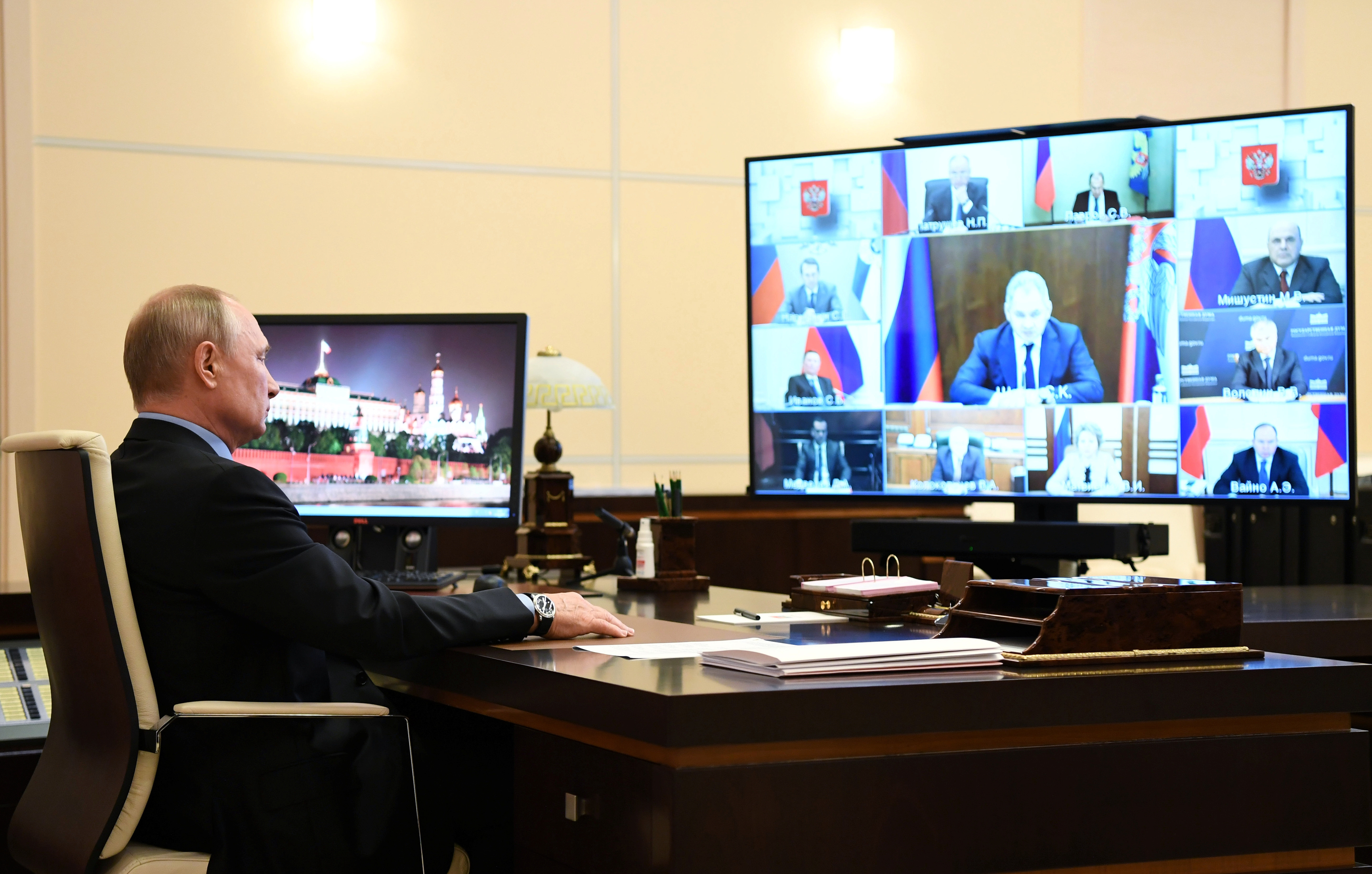 Путин За Компьютером