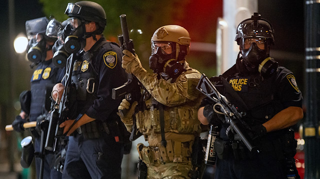 Us Swoops Down On Portland Protesters After Trump Order To Protect Monuments