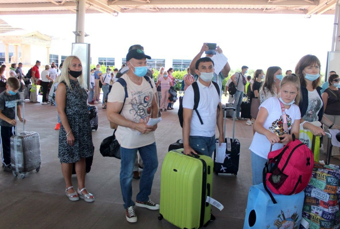 Европейцы в турции. Туристы в турции. Отдыхающие россияне в турции. Европейцы в турции. Туристы в турции.